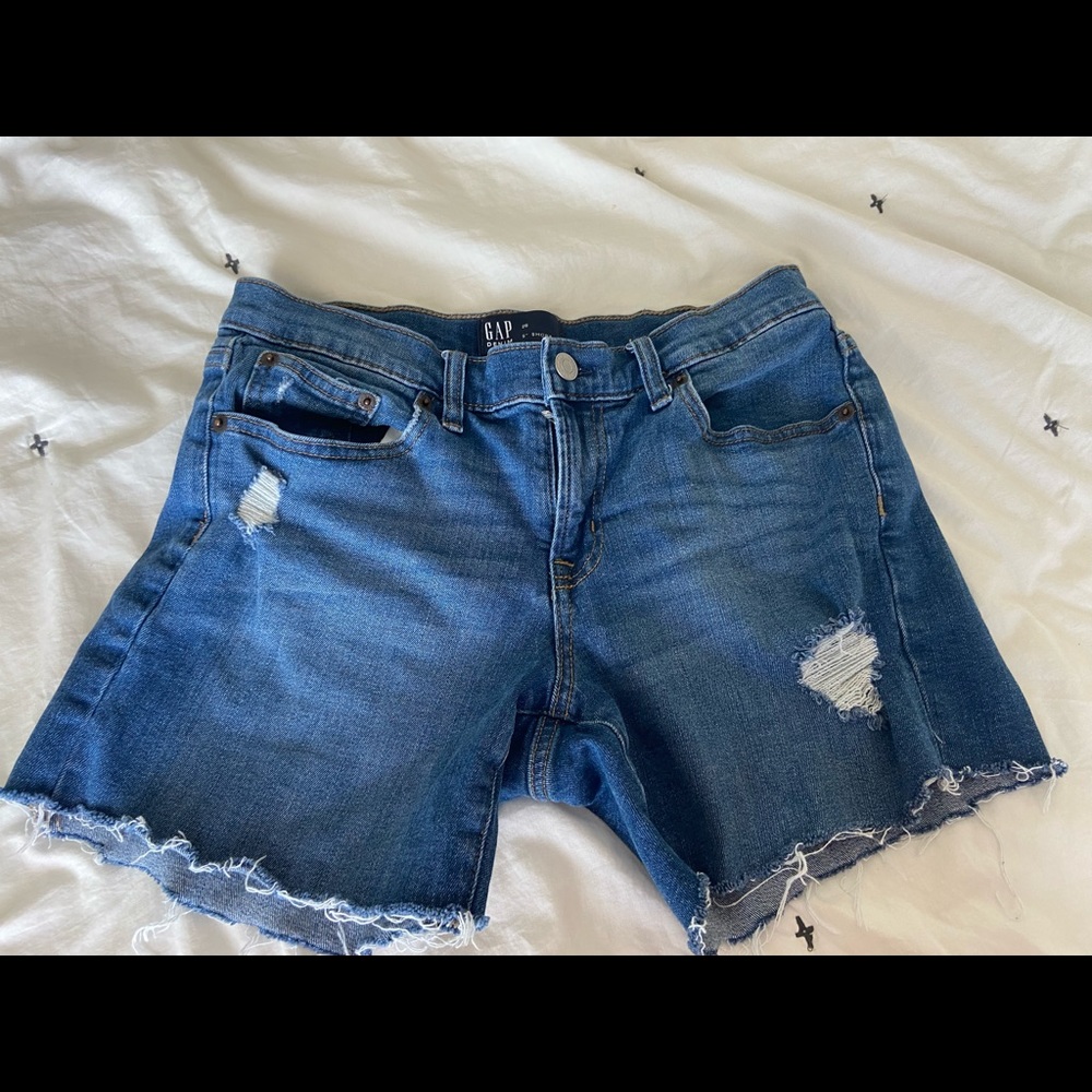 NWOT Gap 5” cutoff shorts